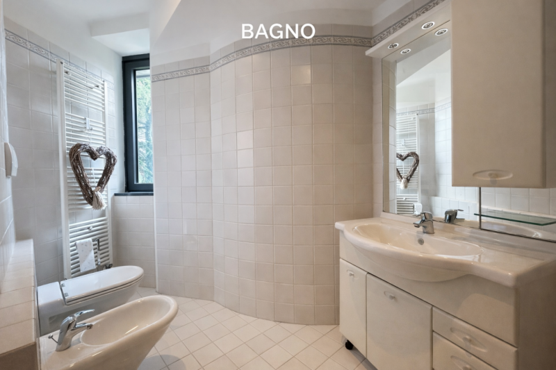 In contesto moderno ed elegante, proponiamo appartamento al primo piano (senza ascensore), ideale...