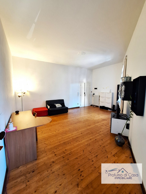 PADOVA CENTRO - In ottima posizione vicina a tutti i principali servizi, proponiamo splendido app...