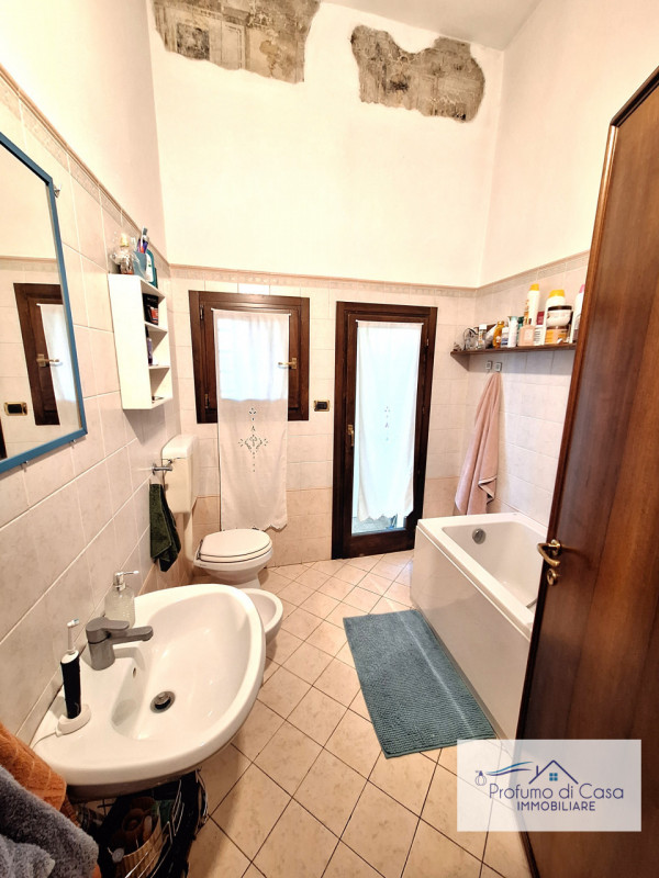 PADOVA CENTRO - In ottima posizione vicina a tutti i principali servizi, proponiamo splendido app...