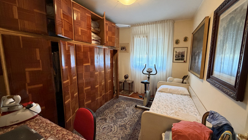 Elegante appartamento disposto su un unico livello.
Al piano primo (ed ultimo) di una recente pal...