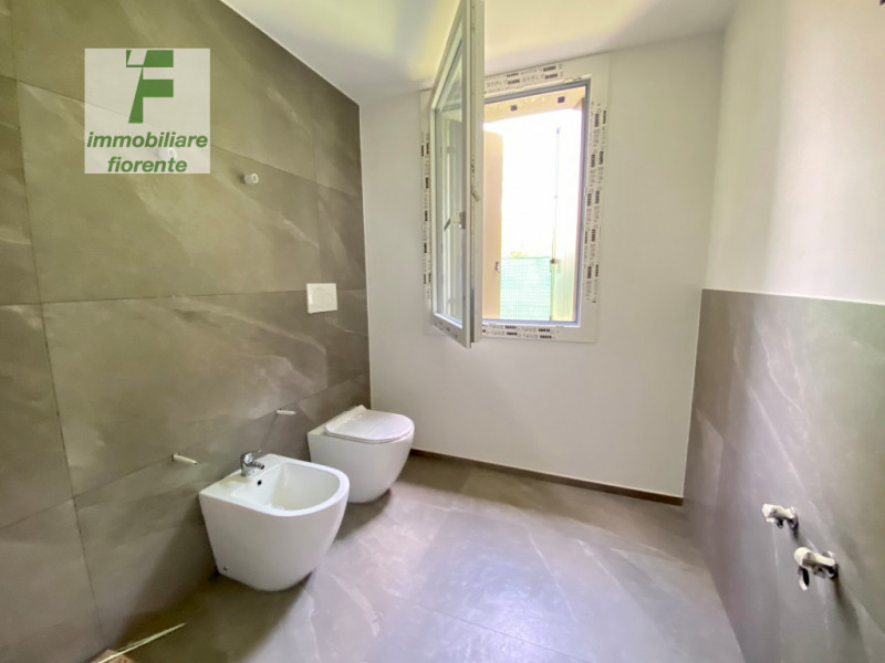 Signorile, luminosa 1/2 bifamiliare su 2 livelli di mq 160 totali con giardino privato su 3 lati ...