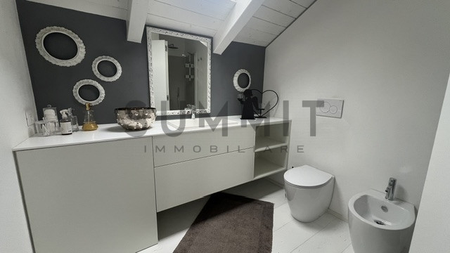 SCHIO - SS. TRINITA' : MINIAPPARTAMENTO MANSARDATO con due terrazze. Ottimo come investimento! Cl...