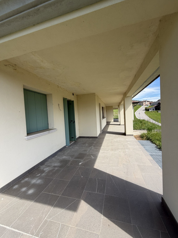 Proponiamo in vendita una splendida bifamiliare di ampia metratura nel cuore di Tarzo, immersa ne...