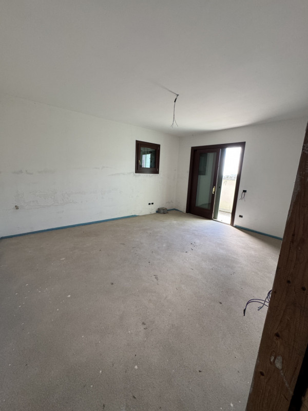 Proponiamo in vendita una splendida bifamiliare di ampia metratura nel cuore di Tarzo, immersa ne...