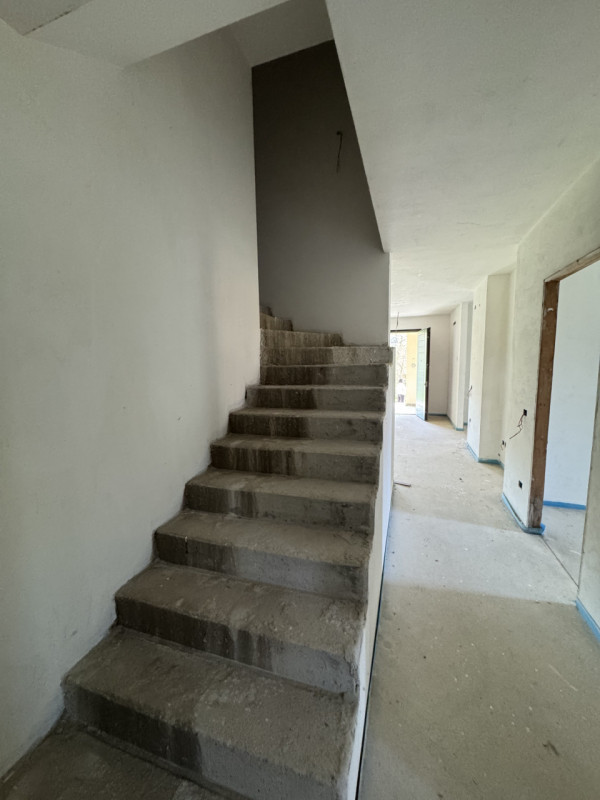 Proponiamo in vendita una splendida bifamiliare di ampia metratura nel cuore di Tarzo, immersa ne...