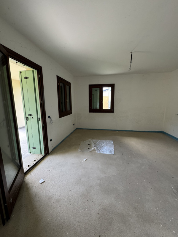 Proponiamo in vendita una splendida bifamiliare di ampia metratura nel cuore di Tarzo, immersa ne...