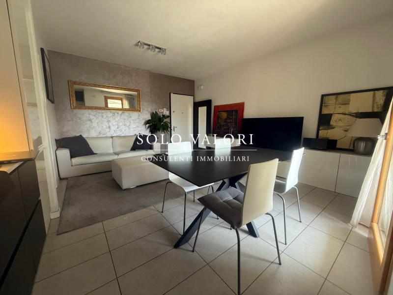 Rif. A934 (per info 331 2127142 Andrea - 331 3965250 Alessandro)

APPARTAMENTO DUE CAMERE - Caste...