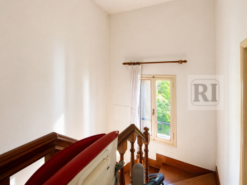 Nel cuore dell'apprezzato quartiere residenziale di Montà a Padova, proponiamo in vendita una rar...