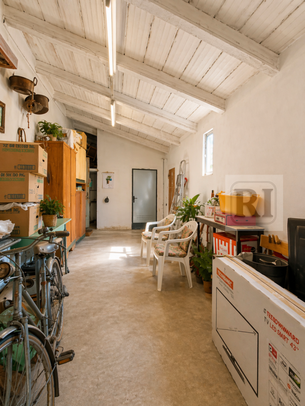 Nel cuore dell'apprezzato quartiere residenziale di Montà a Padova, proponiamo in vendita una rar...