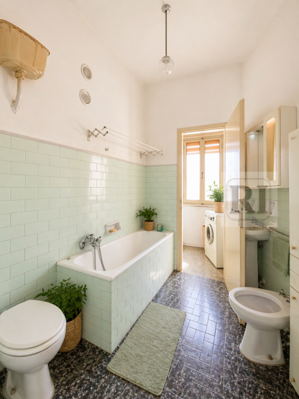 Nel cuore dell'apprezzato quartiere residenziale di Montà a Padova, proponiamo in vendita una rar...