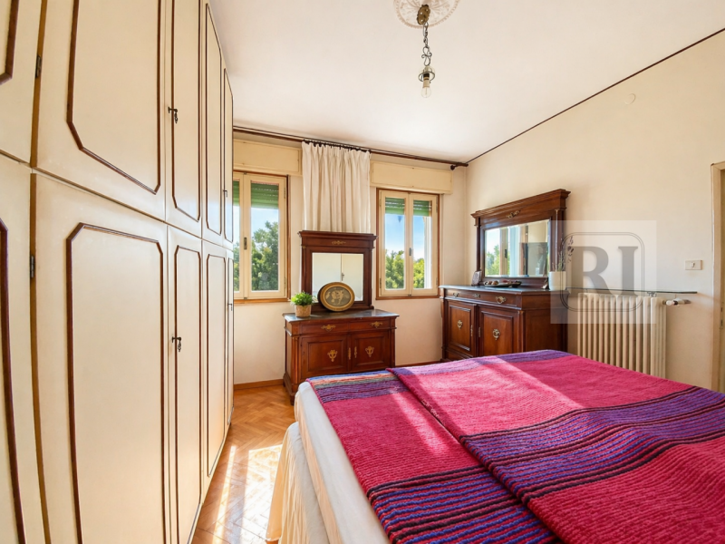 Nel cuore dell'apprezzato quartiere residenziale di Montà a Padova, proponiamo in vendita una rar...