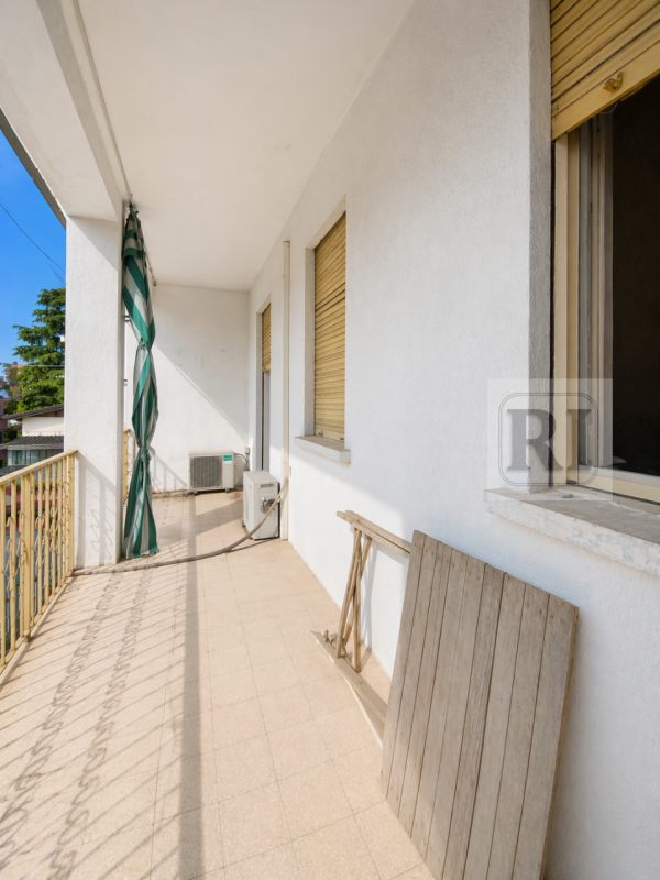 Nel cuore dell'apprezzato quartiere residenziale di Montà a Padova, proponiamo in vendita una rar...