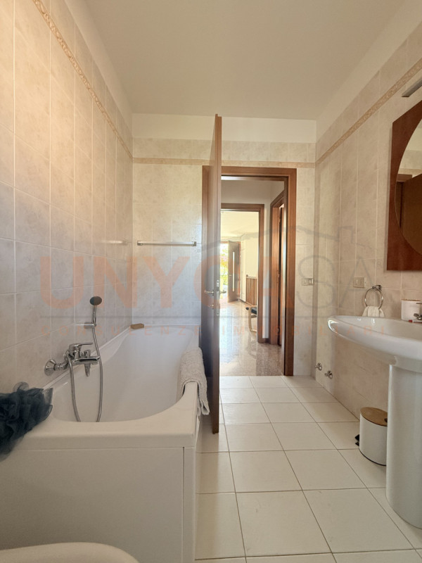 MESTRINO – In una tranquilla zona residenziale immersa nel verde, ma a pochi passi da tutti i pri...