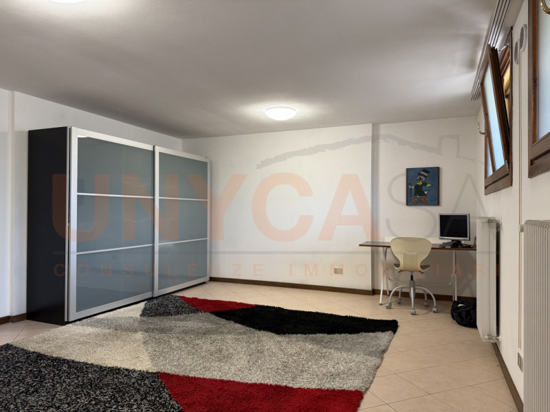 MESTRINO – In una tranquilla zona residenziale immersa nel verde, ma a pochi passi da tutti i pri...