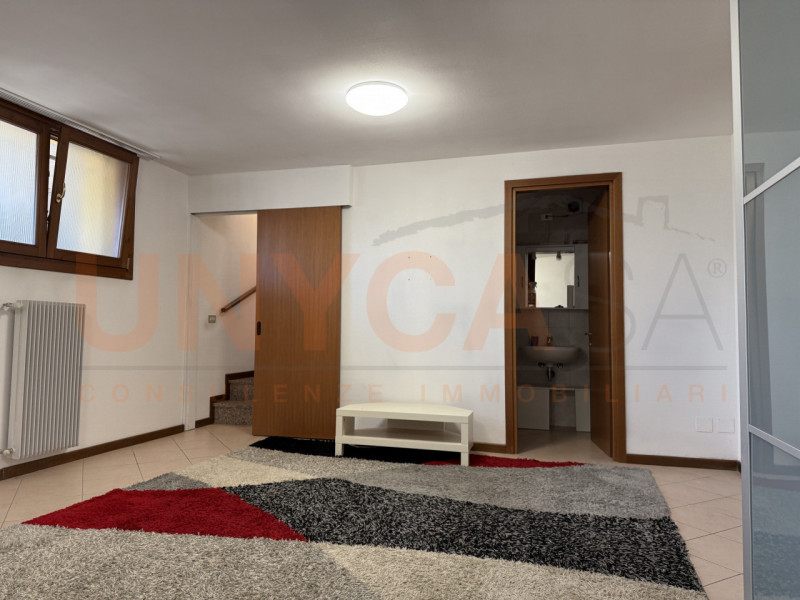 MESTRINO – In una tranquilla zona residenziale immersa nel verde, ma a pochi passi da tutti i pri...