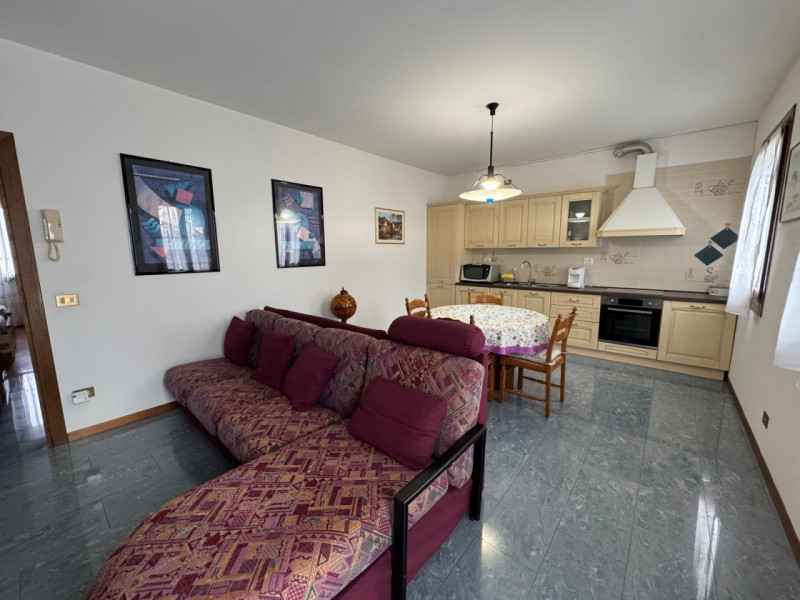 COMPOSIZIONE:
Appartamento per affitti brevi, bellissimo complesso agrituristico, con ingresso in...