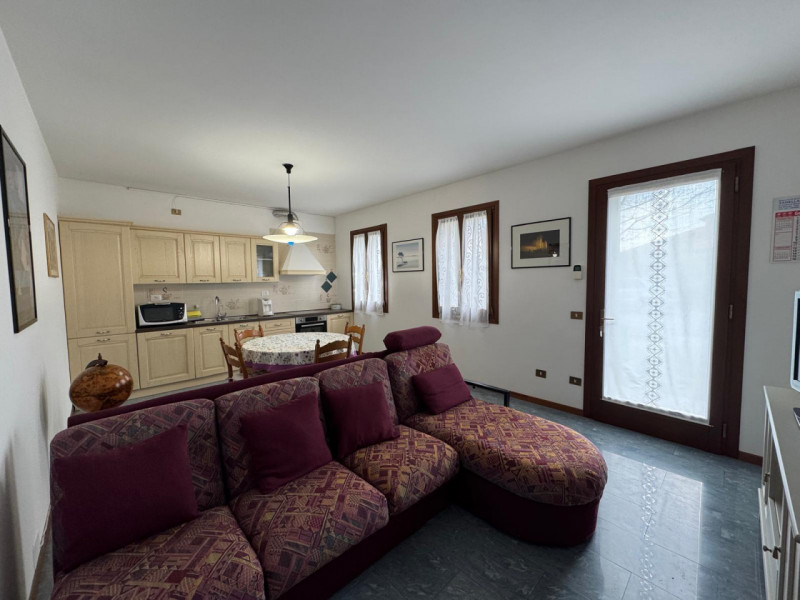 COMPOSIZIONE:
Appartamento per affitti brevi, bellissimo complesso agrituristico, con ingresso in...