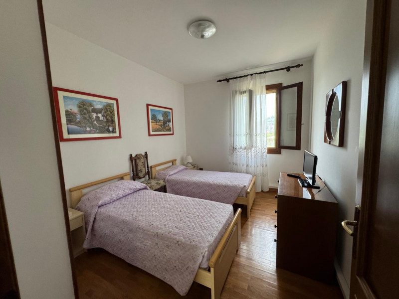 COMPOSIZIONE:
Appartamento per affitti brevi, bellissimo complesso agrituristico, con ingresso in...