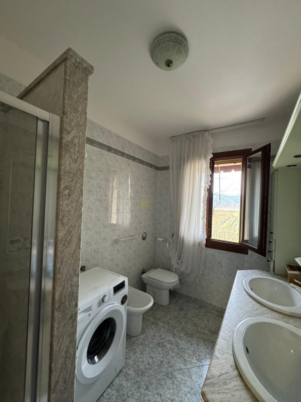 COMPOSIZIONE:
Appartamento per affitti brevi, bellissimo complesso agrituristico, con ingresso in...