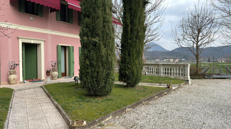 COMPOSIZIONE:
Appartamento per affitti brevi, bellissimo complesso agrituristico, con ingresso in...