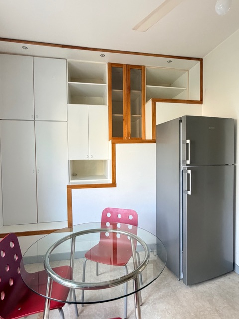 Porzione di bifamiliare con giardino e ingresso indipendente, accessibile da scala esterna e svil...