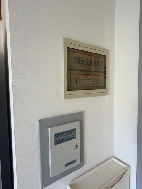 Porzione di bifamiliare con giardino e ingresso indipendente, accessibile da scala esterna e svil...