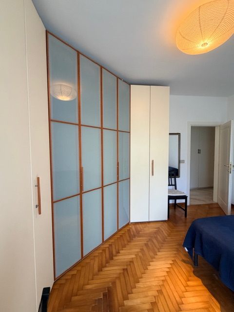 Porzione di bifamiliare con giardino e ingresso indipendente, accessibile da scala esterna e svil...