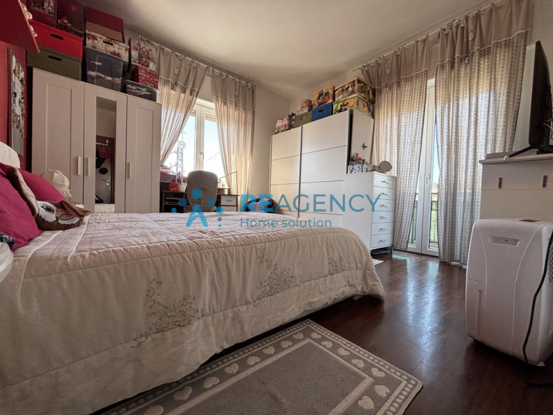 Ti presentiamo un elegante appartamento bicamere situato al primo piano, perfetto per chi cerca c...