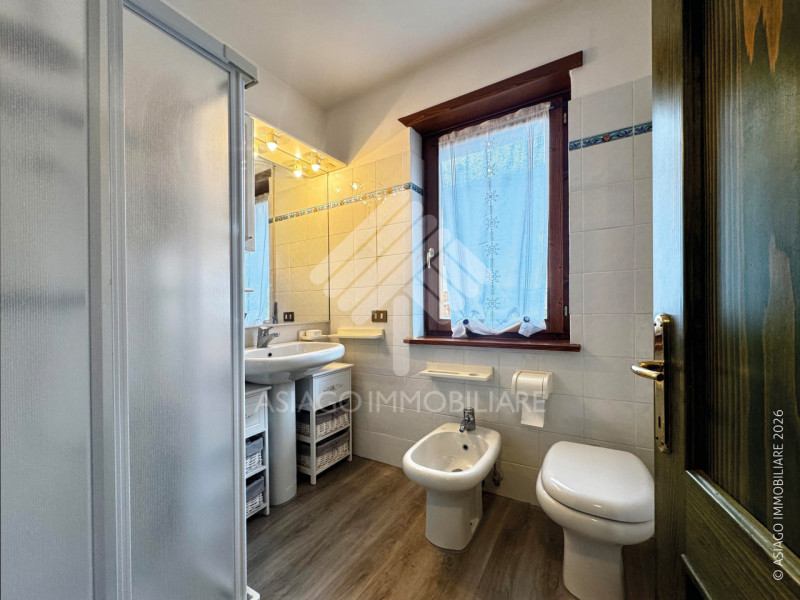 A GALLIO APPARTAMENTO BICAMERE AL PIANO TERRA IN PICCOLO RESIDENCE Asiago Immobiliare propone in ...