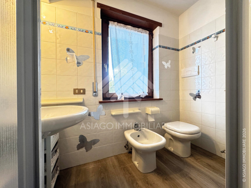 A GALLIO APPARTAMENTO BICAMERE AL PIANO TERRA IN PICCOLO RESIDENCE Asiago Immobiliare propone in ...