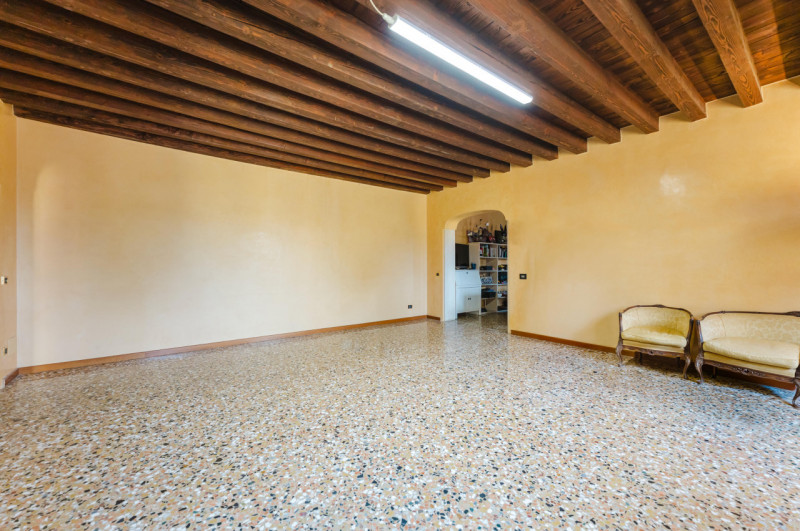 Nel cuore più autentico e prestigioso di Padova, a pochi metri dalla storica Basilica di Sant'Ant...