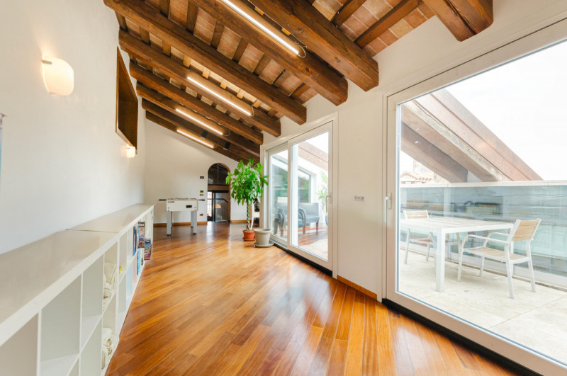 Nel cuore più autentico e prestigioso di Padova, a pochi metri dalla storica Basilica di Sant'Ant...