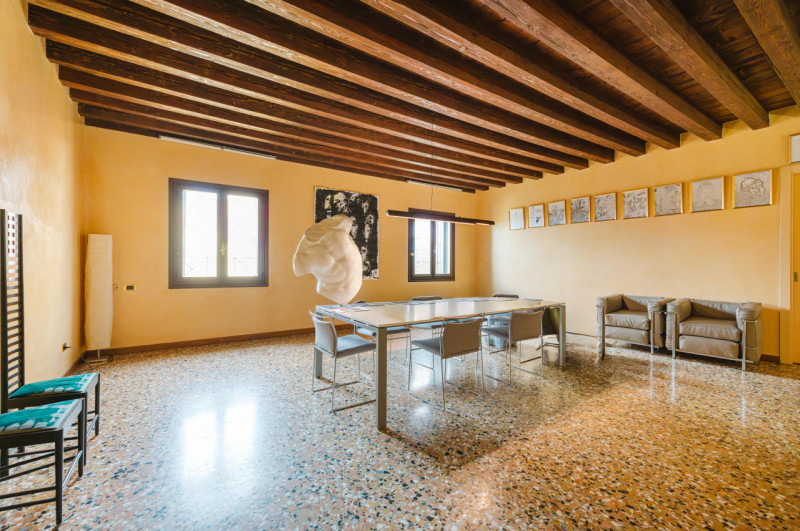 Nel cuore più autentico e prestigioso di Padova, a pochi metri dalla storica Basilica di Sant'Ant...