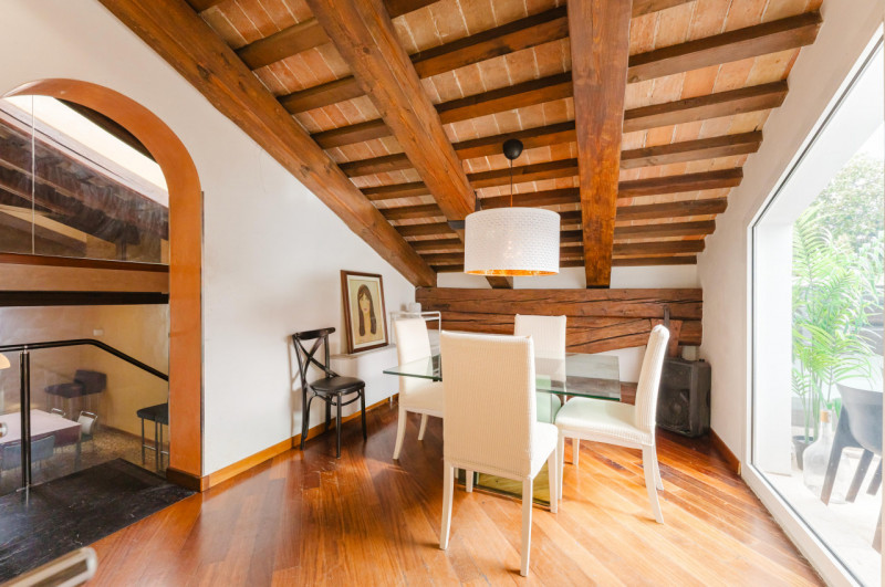 Nel cuore più autentico e prestigioso di Padova, a pochi metri dalla storica Basilica di Sant'Ant...