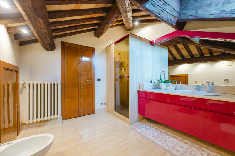 Nel cuore più autentico e prestigioso di Padova, a pochi metri dalla storica Basilica di Sant'Ant...