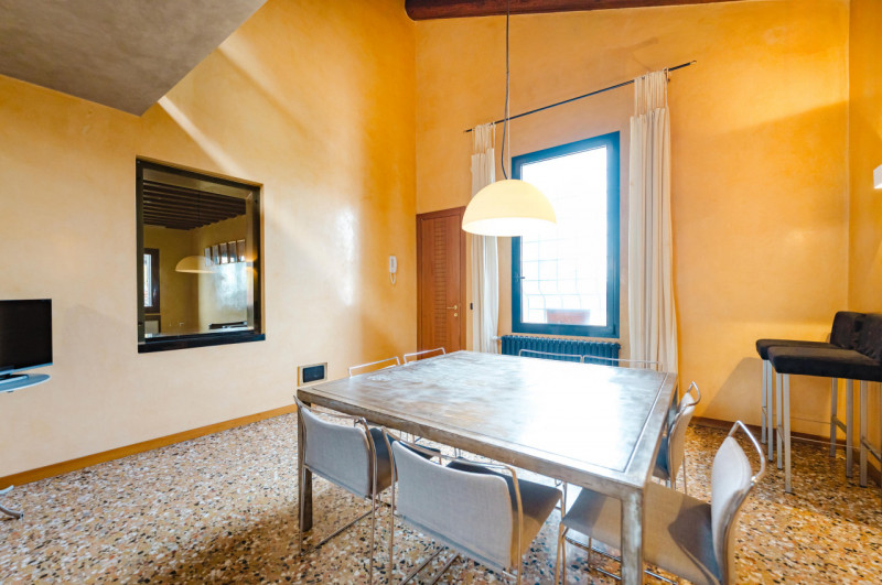 Nel cuore più autentico e prestigioso di Padova, a pochi metri dalla storica Basilica di Sant'Ant...