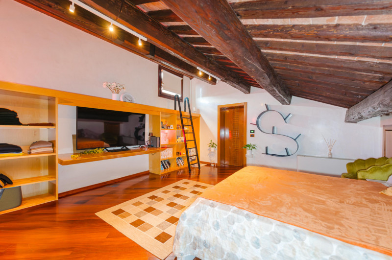 Nel cuore più autentico e prestigioso di Padova, a pochi metri dalla storica Basilica di Sant'Ant...