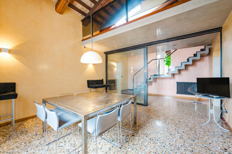 Nel cuore più autentico e prestigioso di Padova, a pochi metri dalla storica Basilica di Sant'Ant...