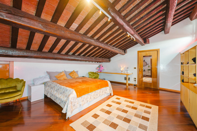 Nel cuore più autentico e prestigioso di Padova, a pochi metri dalla storica Basilica di Sant'Ant...