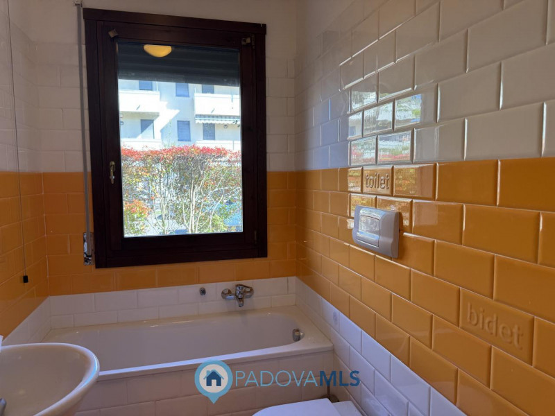 Immobile in esclusiva al Gruppo Padova MLS
Recente appartamento in ottime condizioni posta al pia...