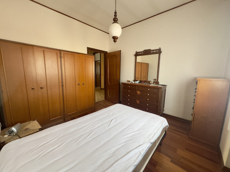 COMPOSIZIONE:
Villetta singola, caratterizzata da un porticato vivibile, utilizzabile anche per p...