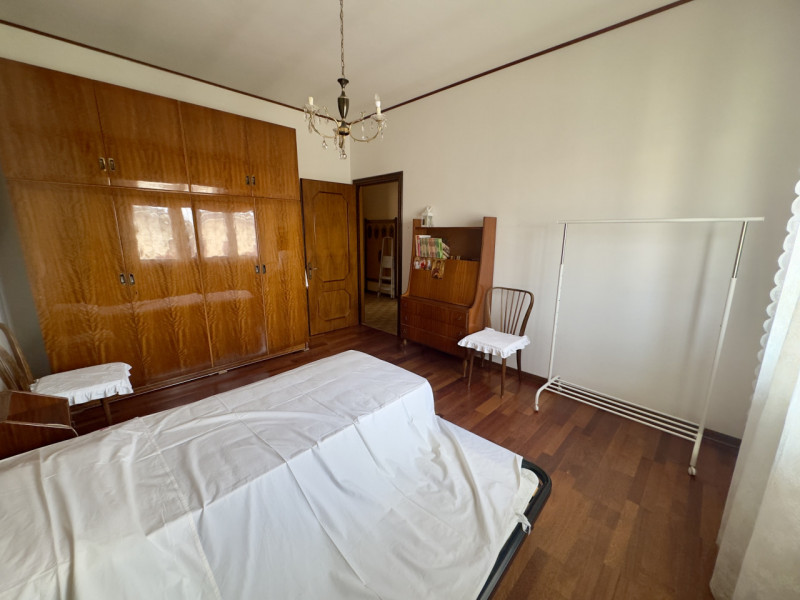 COMPOSIZIONE:
Villetta singola, caratterizzata da un porticato vivibile, utilizzabile anche per p...