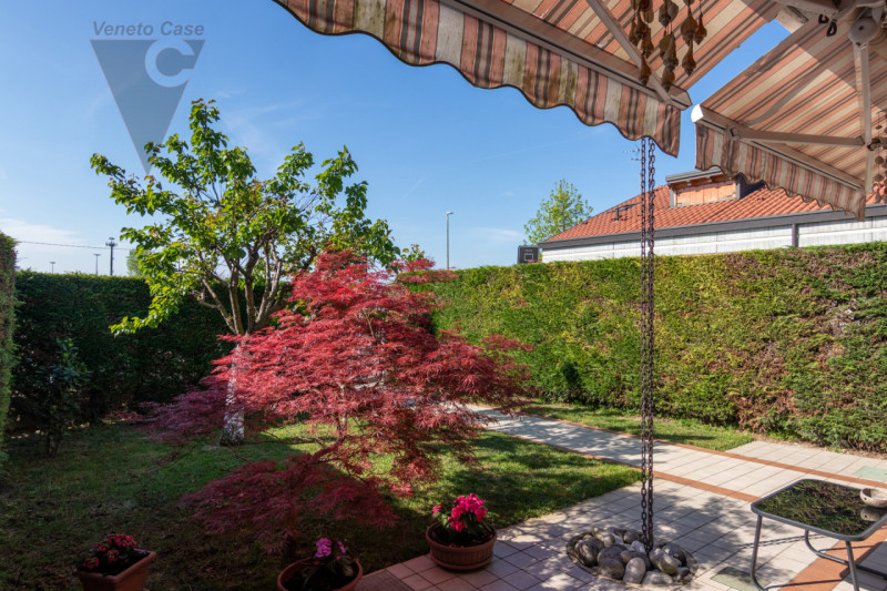 In zona tranquilla, lontana dal caos e a pochi passi da tutti i servizi essenziali quali scuole, ...