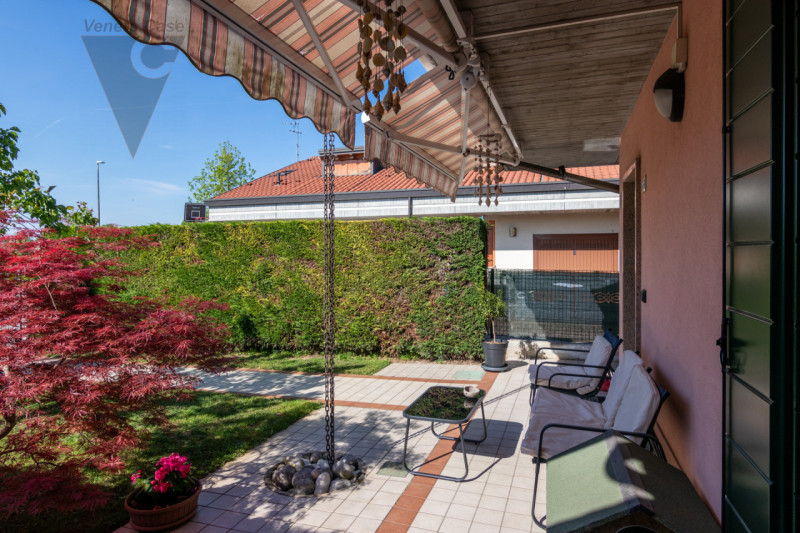 In zona tranquilla, lontana dal caos e a pochi passi da tutti i servizi essenziali quali scuole, ...