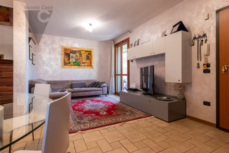 In zona tranquilla, lontana dal caos e a pochi passi da tutti i servizi essenziali quali scuole, ...