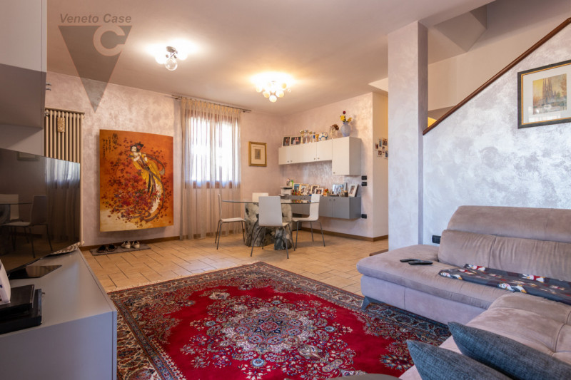 In zona tranquilla, lontana dal caos e a pochi passi da tutti i servizi essenziali quali scuole, ...