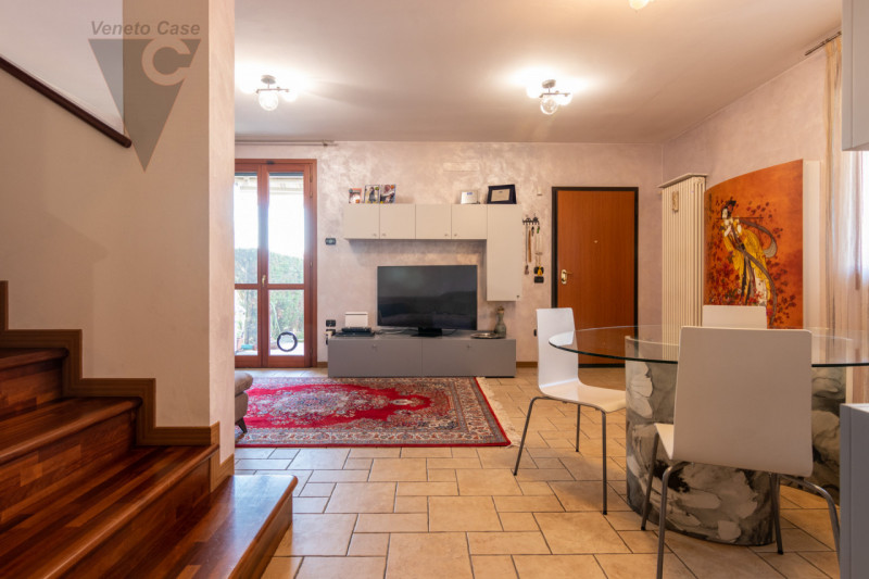 In zona tranquilla, lontana dal caos e a pochi passi da tutti i servizi essenziali quali scuole, ...