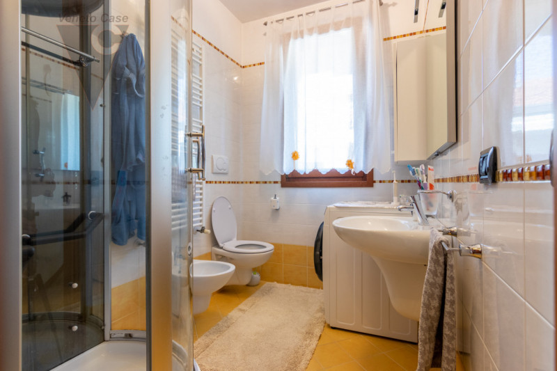 In zona tranquilla, lontana dal caos e a pochi passi da tutti i servizi essenziali quali scuole, ...