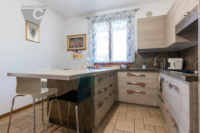 In zona tranquilla, lontana dal caos e a pochi passi da tutti i servizi essenziali quali scuole, ...