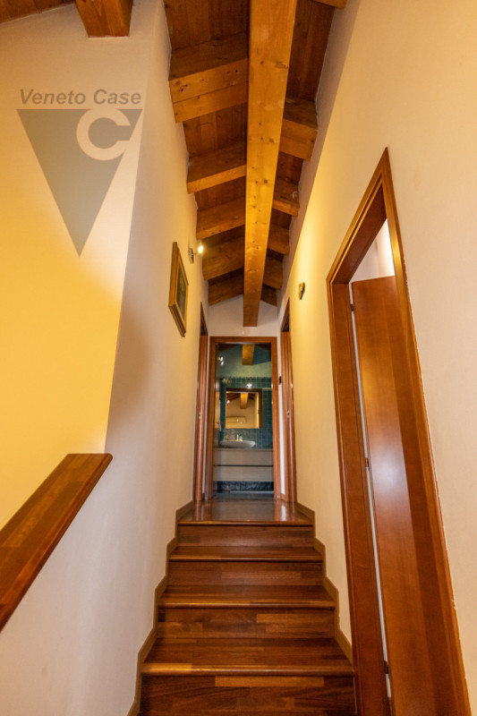 In zona tranquilla, lontana dal caos e a pochi passi da tutti i servizi essenziali quali scuole, ...